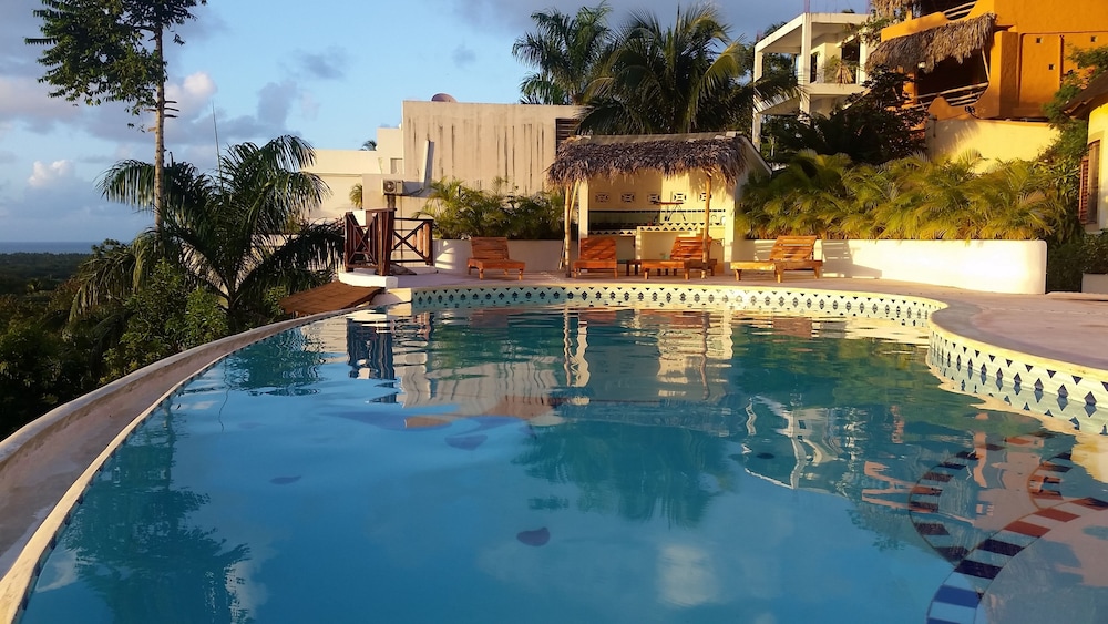Villa Pina by Hostelsmates