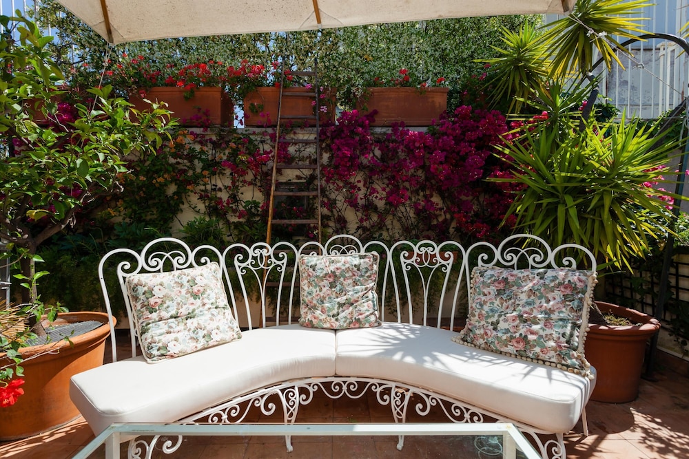 Palazzo Palermo Near the Roman Forum the Perfect Family Oasis in Rome