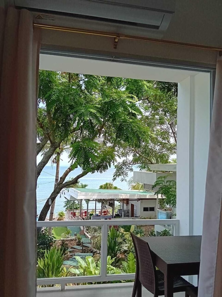 Tulang Diot View and Turtle Haven