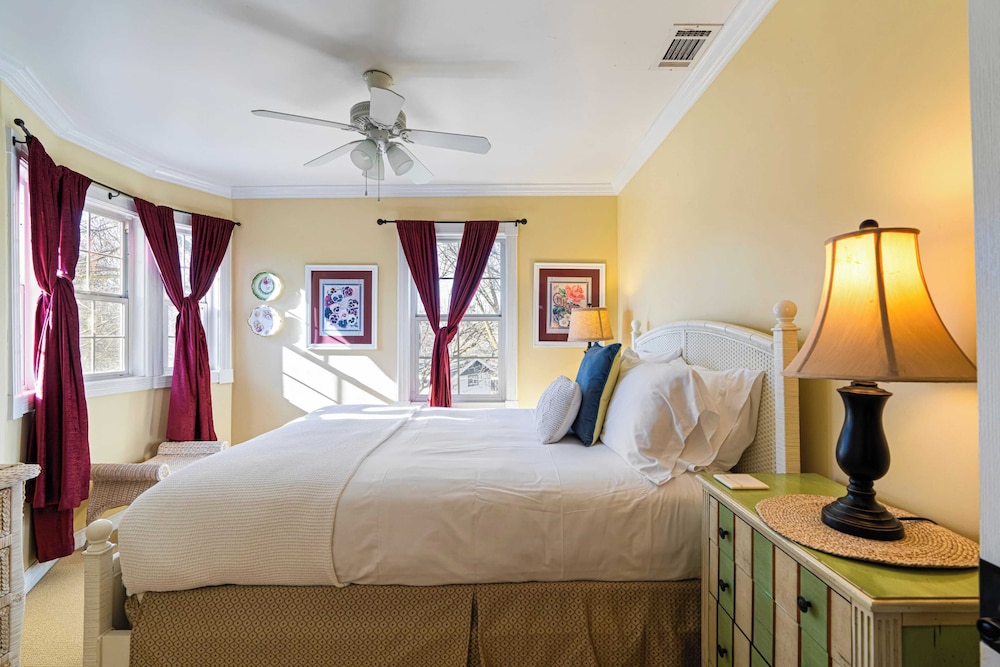 Victorian Manor In Paso Robles Wine Country + Pool, Hot Tub, Firepit, Tennis Court Sleeps 28