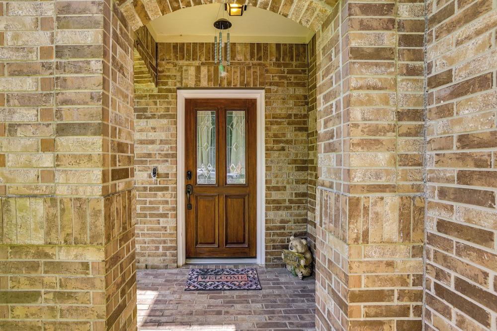 Fish & Hike: Pet-friendly Humble Home w/ Yard