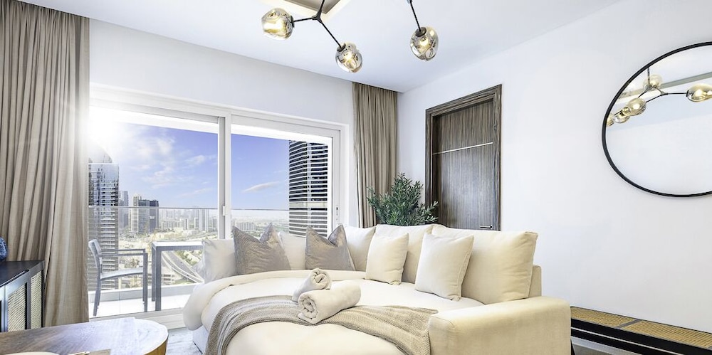 LUX The Bonnington JLT Suite 2