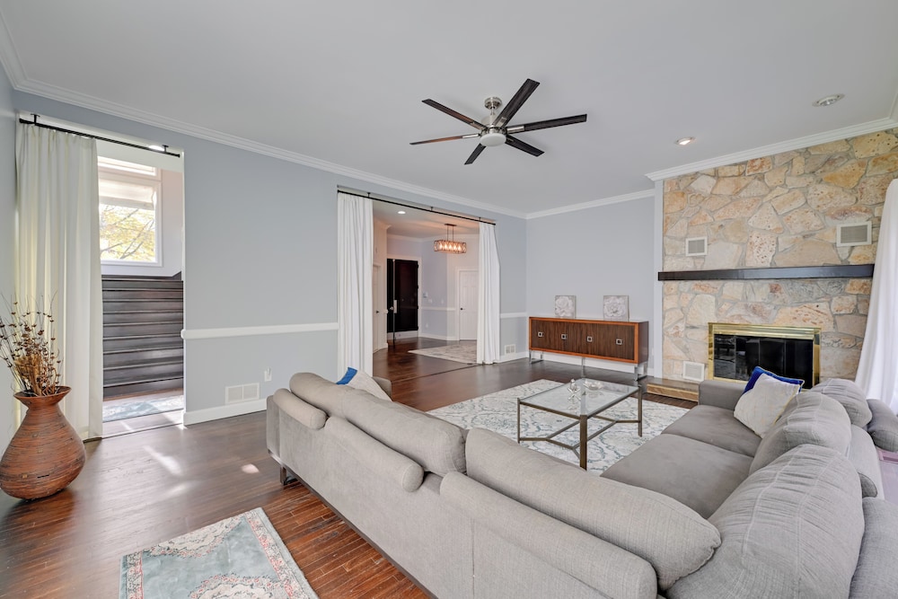 High-end Estate in Norwalk: Quiet & Spacious!