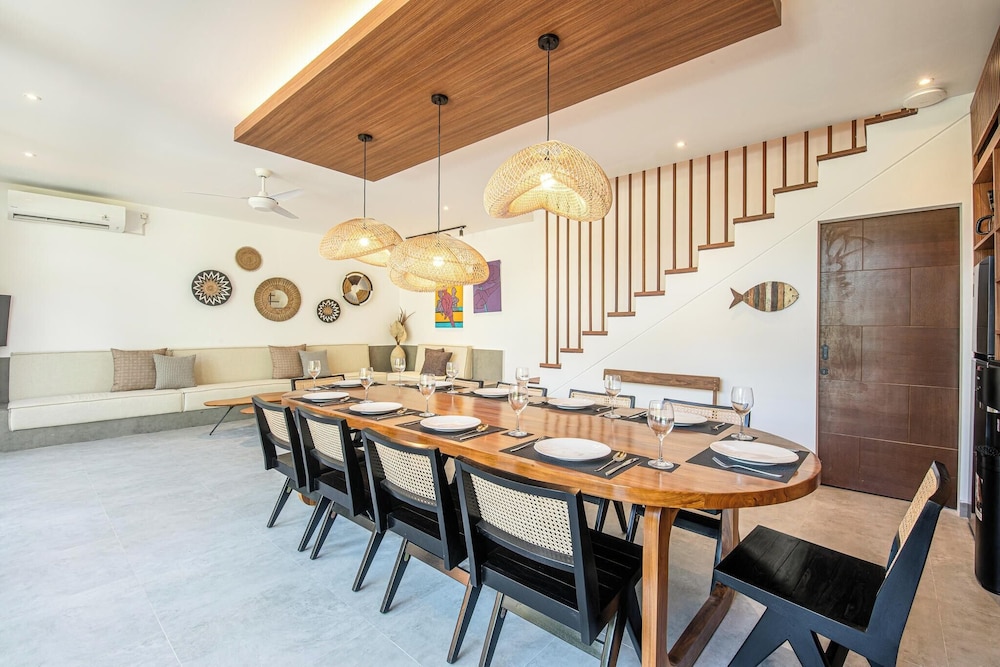Opulent 5BR Modern Villa 400m From the Ocean