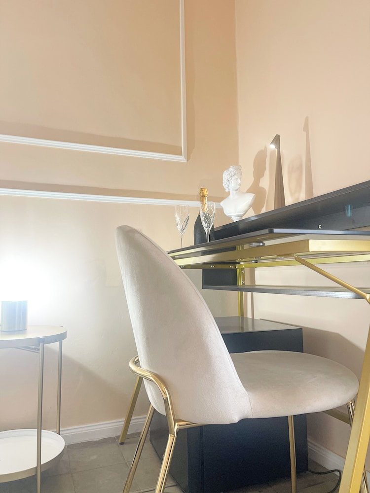 Flame B&B - Elegant Rooms