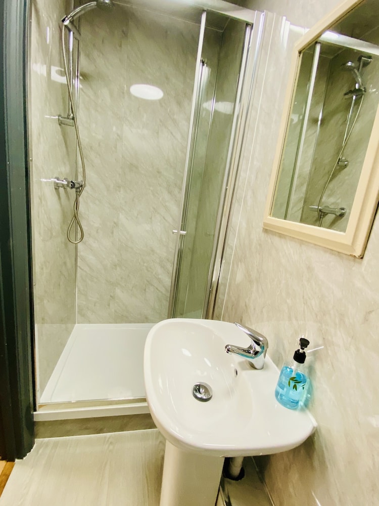 Oxford Vacations - Hollybush Guest House - Property Image 14