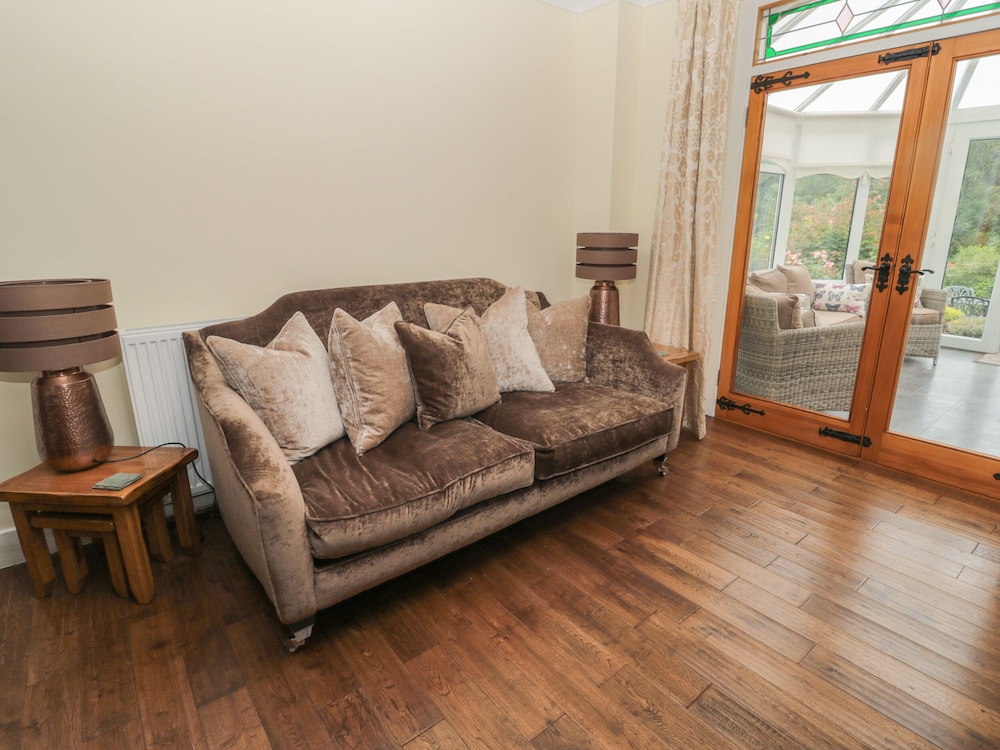 Red Squirrel Cottage, 5 Biddlestone