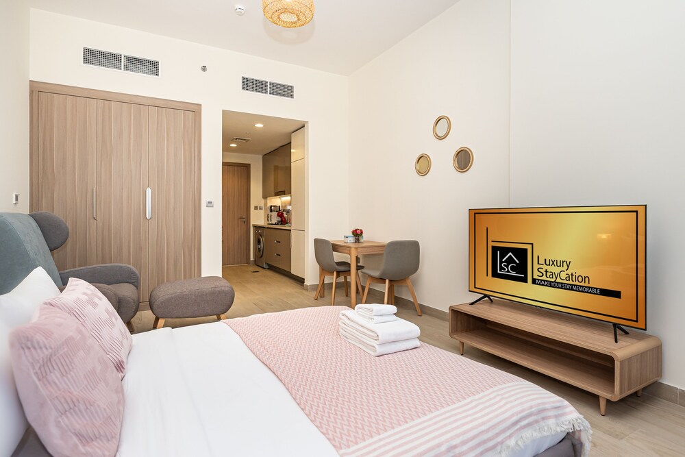 Luxury StayCation - Azizi Riviera 17