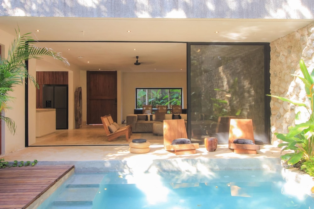 Elegant Boho-style Villa Fabulous Private Rooftop Deck Outstanding Outdoor Pool in Holistika view 5