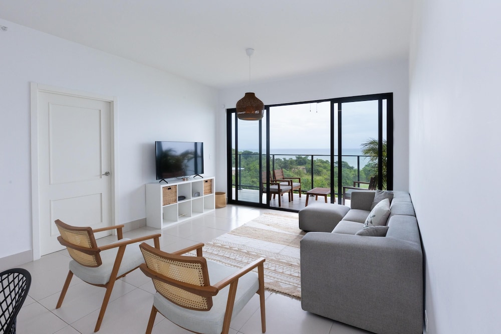 Ourfriends Condo by Acomodo
