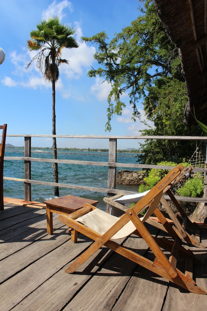 Nkhudzi Beach Lodge