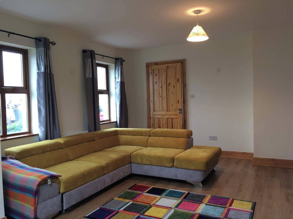 Dingle Holiday Haven - Comfortable 3 Bedroom House