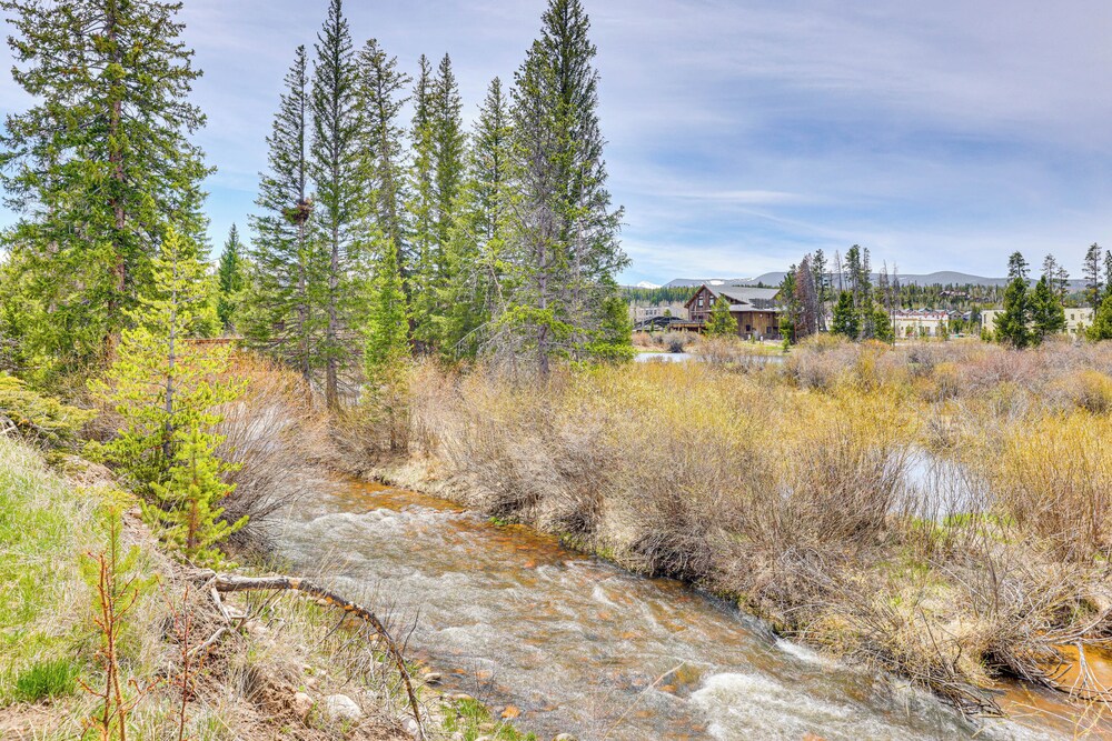 Walk to Dtwn: Fraser Retreat w/ Hot Tub & Views!
