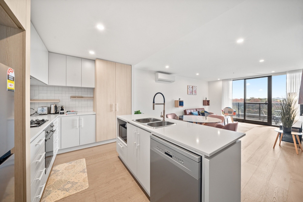 Stylish 2-bed Apartment With Luxe Amenities Access