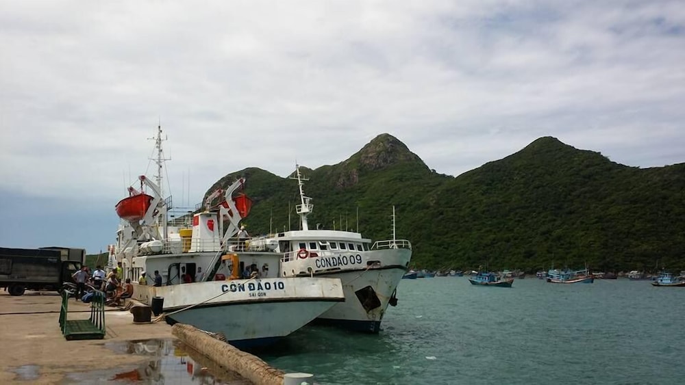 Nha Khach Con Dao