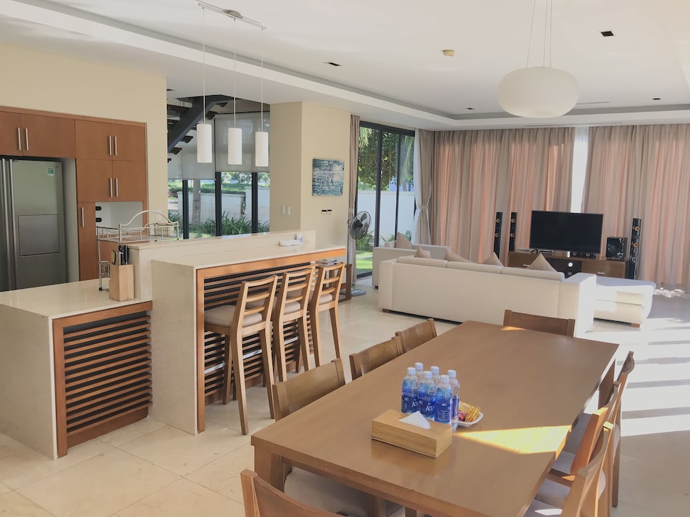 Ocean Resort 4 Bedrooms Danang Living