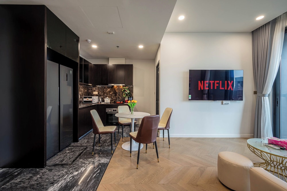 The Lumiere Luxury Citypoint ANGIA