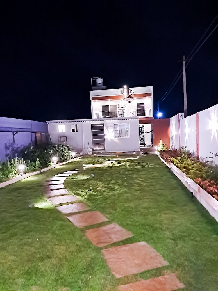 Roomshala 135 Paradise Villa Banglore view 4