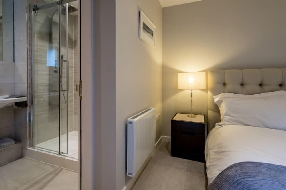 Stonegate Court view 3