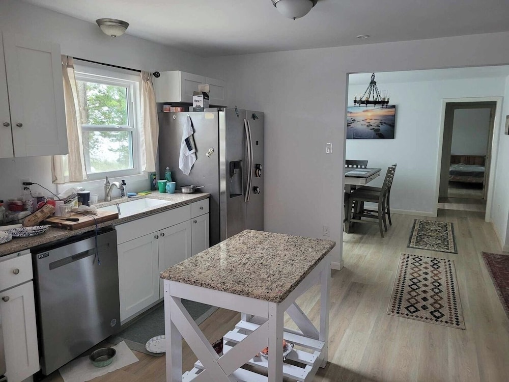 Spacious 4BR Home w/ Pool Family Friendly