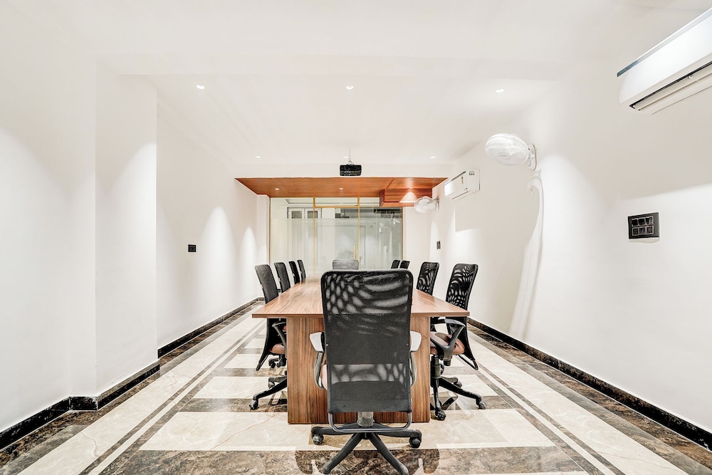 Fabhotel Amrit Luxury Inn