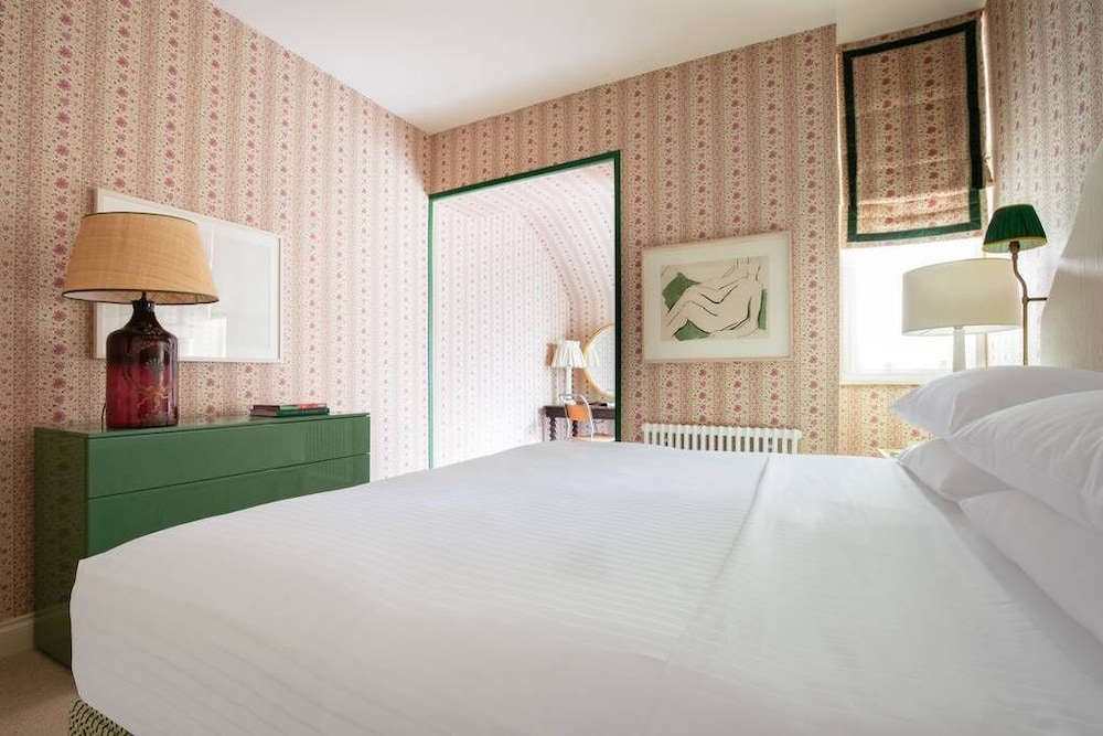 Porchester Square VI by Onefinestay