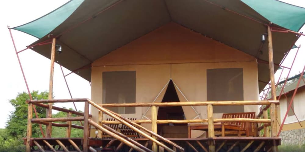 Paraa Safari Lodge
