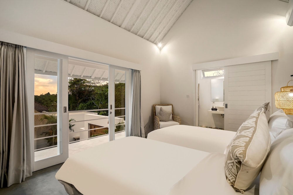 A Casa Di Renucci by Alfred in Bali - Brand New Stunning 5BR Villa Near Seminyak Beach