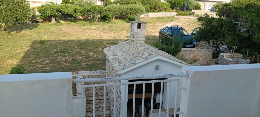 Mario - With Garden - A2 view 2
