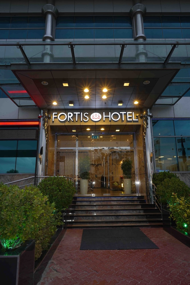 Al-Fujairah Vacations - Fortis Hotel - Property Image 1