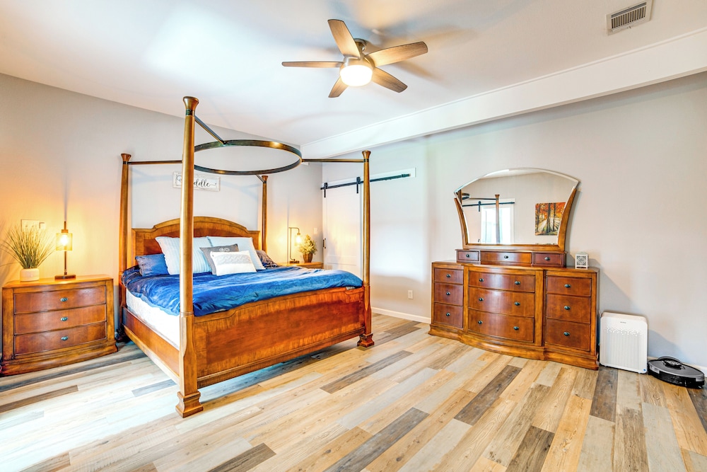 Lake Tawakoni Access + Hot Tub - Wills Point Home!