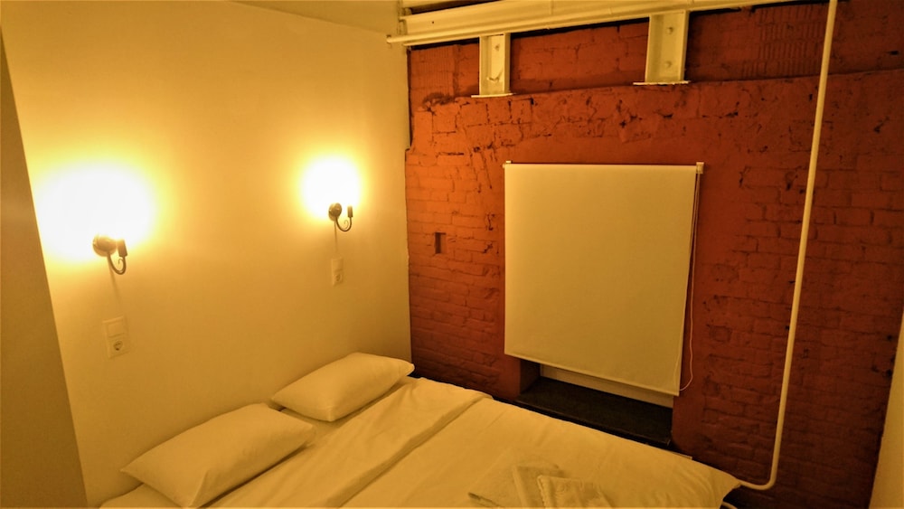 Keds Hostel & Coffee house