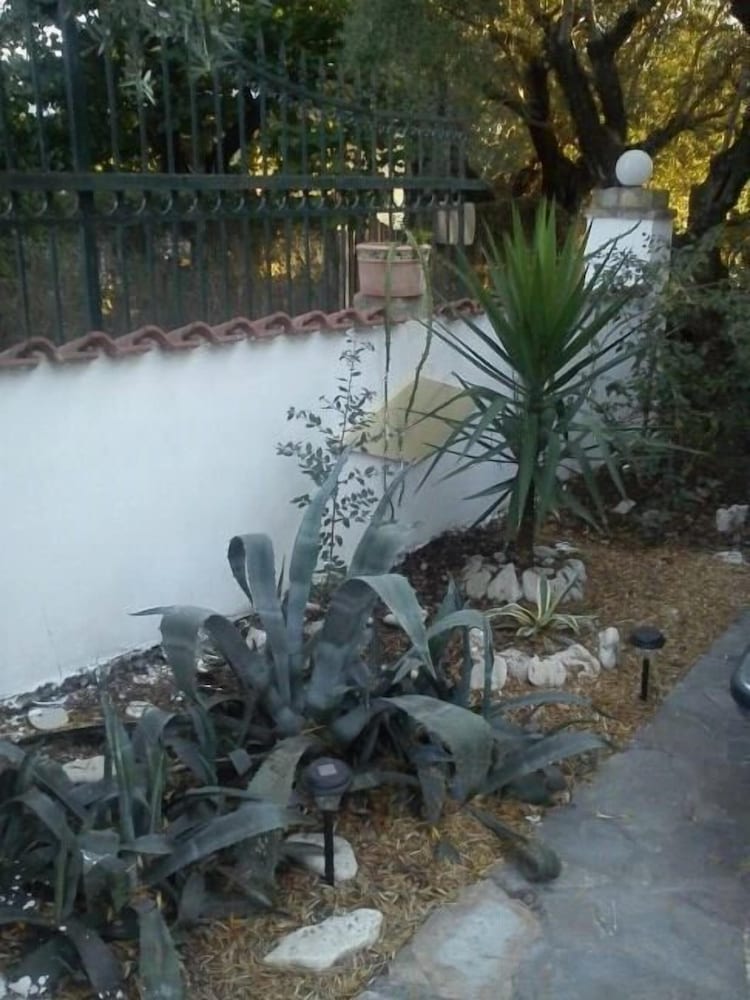 Sofos Apartments