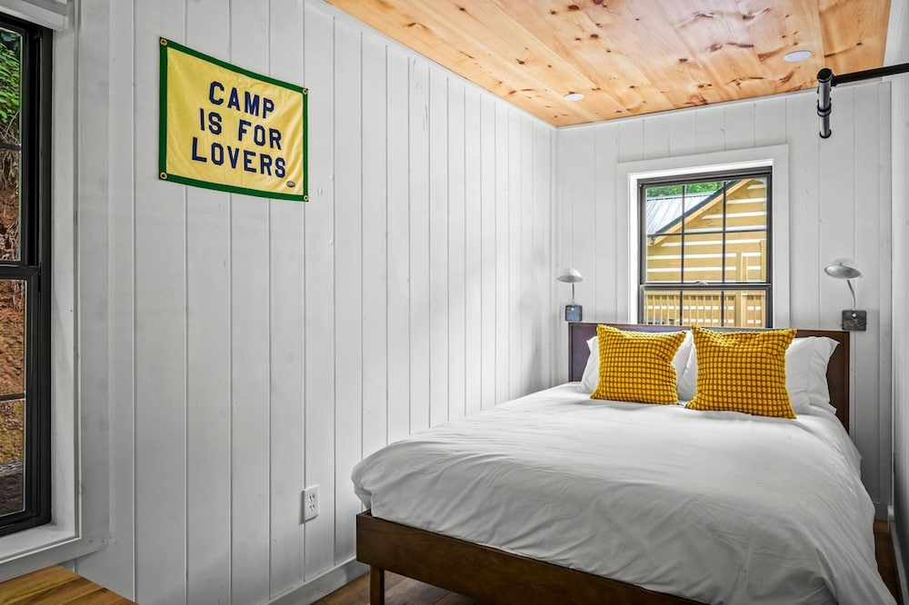 Pet-friendly Cabin 1 Gburg Fire Pit Games