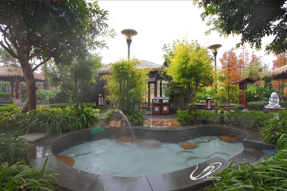 Country Garden Holiday Hot Spring Hotel Fogang
