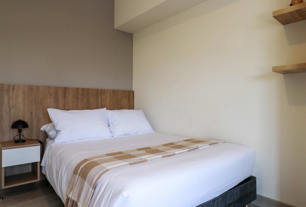w Comfy 2BR w Park View in Miraflores