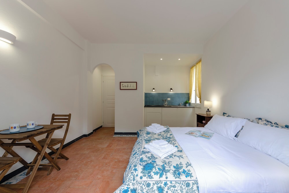 Vernazza Apartments