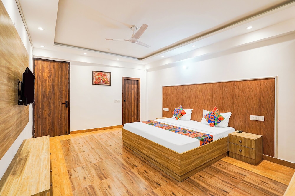 Fabhotel Golden Inn