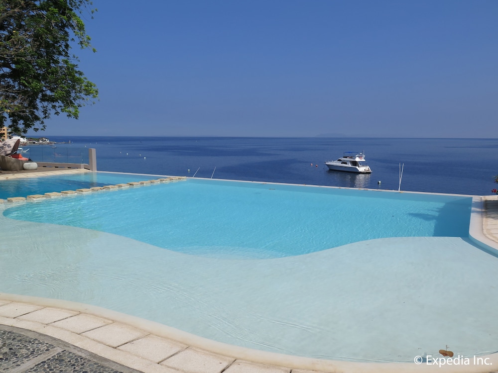Aiyanar Beach and Dive Resort