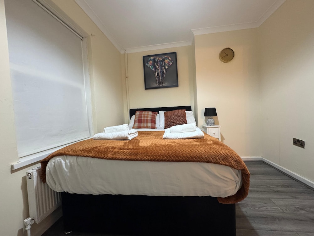 3BR House with Free WiFi All Over UK