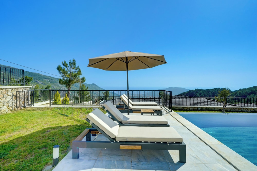 Saturn-4 PLANET LUXURY VILLAS