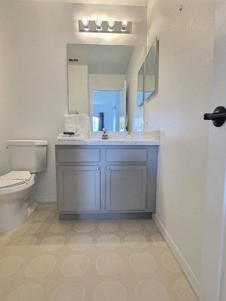 3BR Townhome Lake Berkley - Near Disney