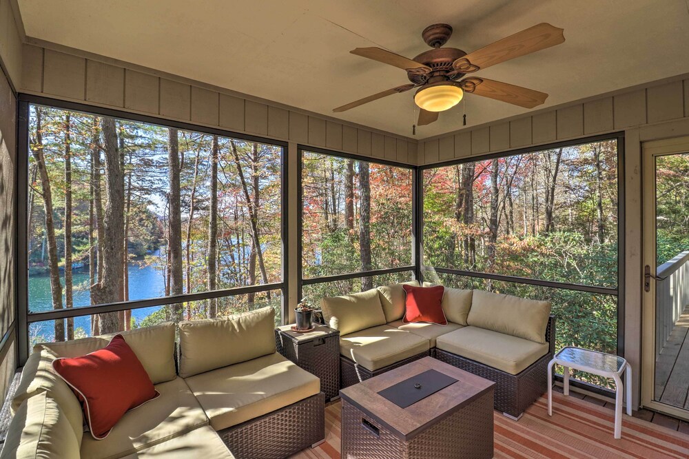 Festive Lakefront Escape: Blue Ridge Holiday Home