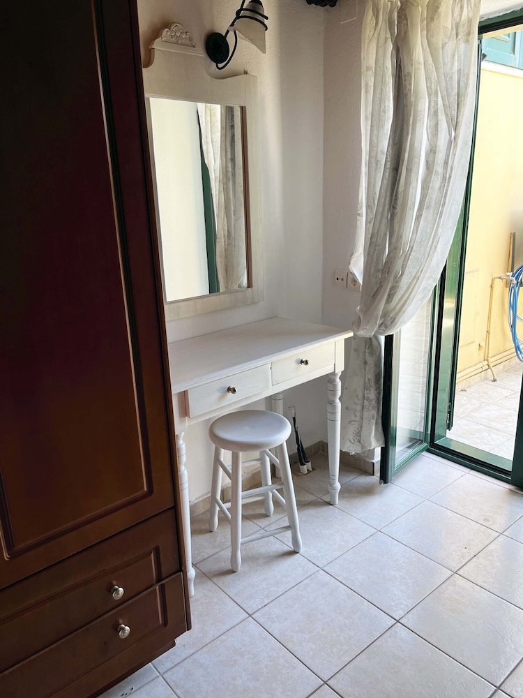 Skandalis Traditional Suites
