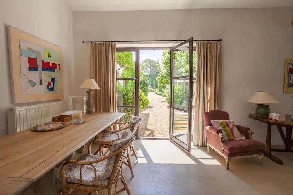 Villa Les Beaumettes - Haven of Peace in the Luberon