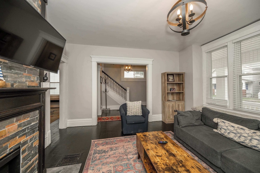 The Restful Roost w Hot Tub - Image 1