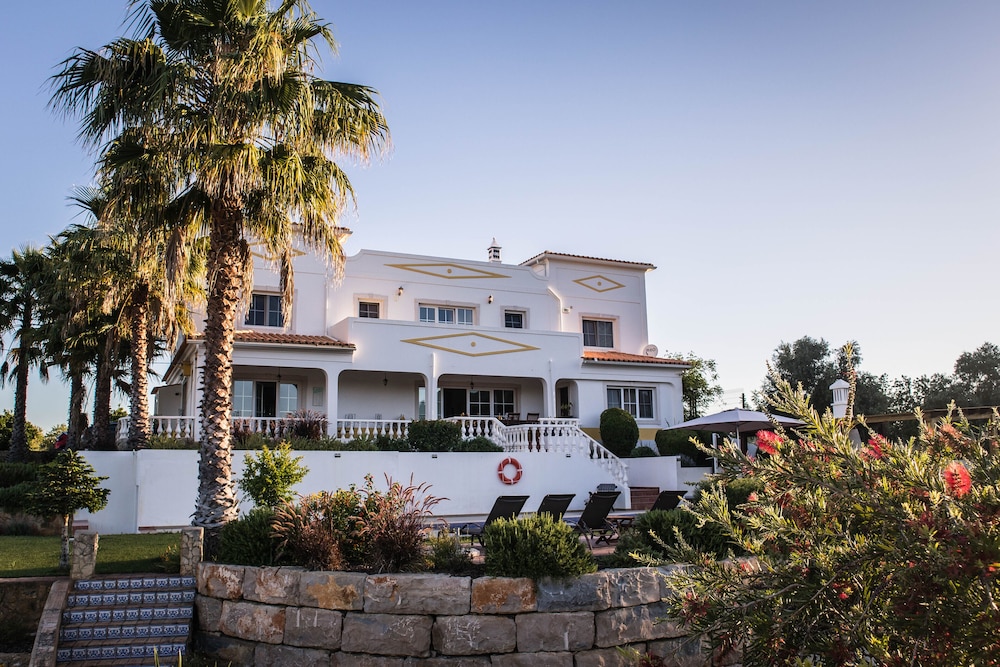 Hotel B&B Entrecolinas - Image 1