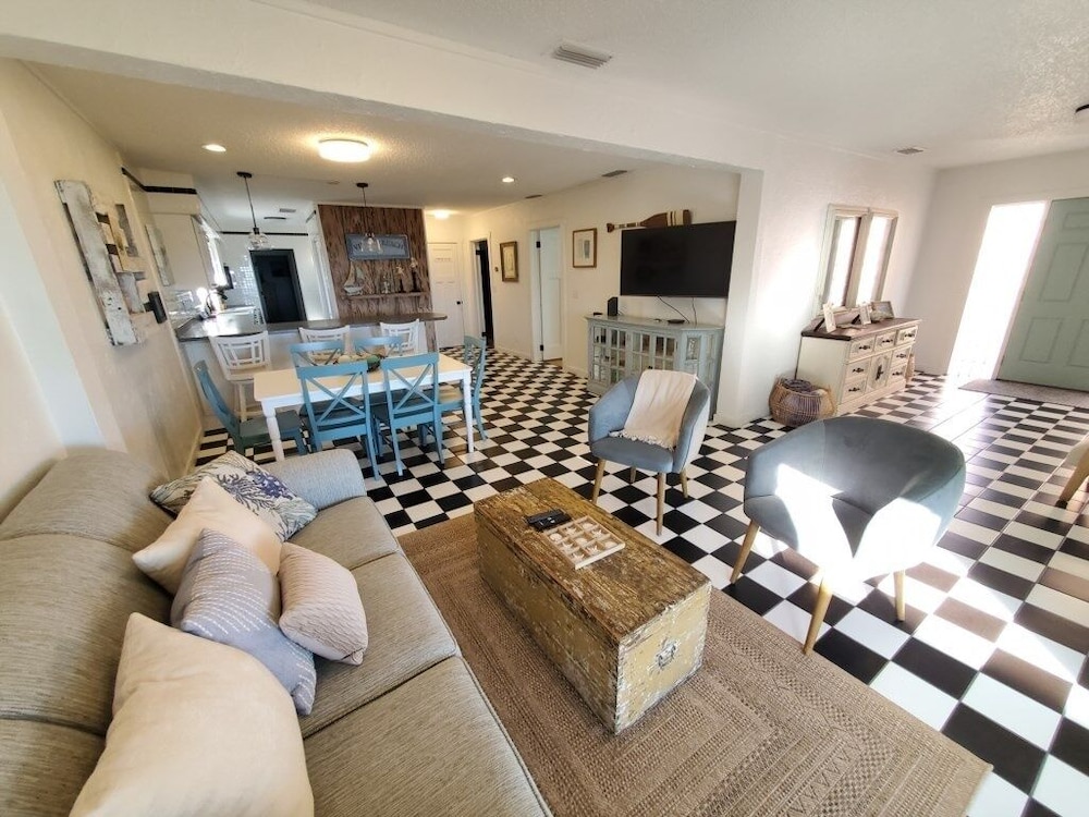Coastal Bliss - Oceanfront Home 3 Bedroom Home