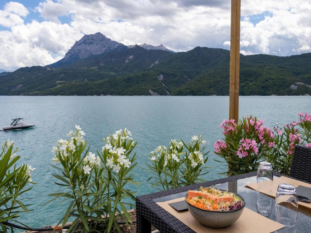 Apartment by Lake Serre-poncon With Pool