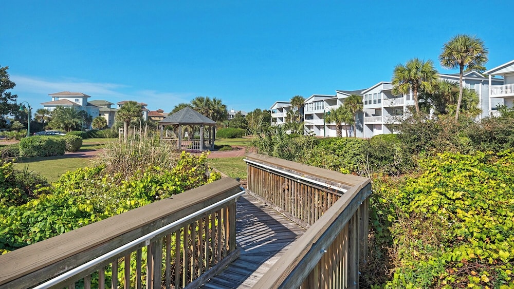 Modern & Updated - Gulf-front - Steps to the Beach view 5